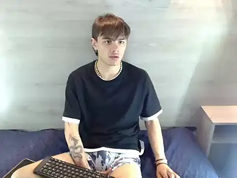Snapshot of Jerom_xx chatting on October 15, 8:09 pm Jerom xx online show from October 15, 8:09 pm