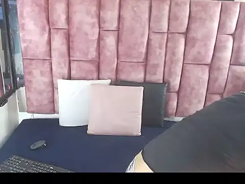 Snapshot of Jerom_xx chatting on October 16, 8:32 pm Jerom xx online show from October 16, 8:32 pm