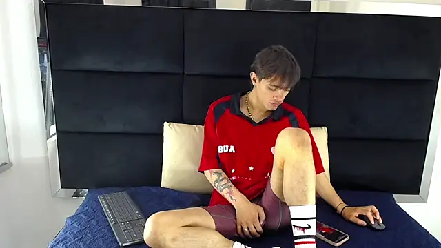 Snapshot of Jerom_xx chatting on October 20, 7:36 pm Jerom xx online show from October 20, 7:36 pm