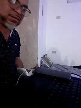 ANTHONYHOTT69 online show from November 7, 10:43 pm