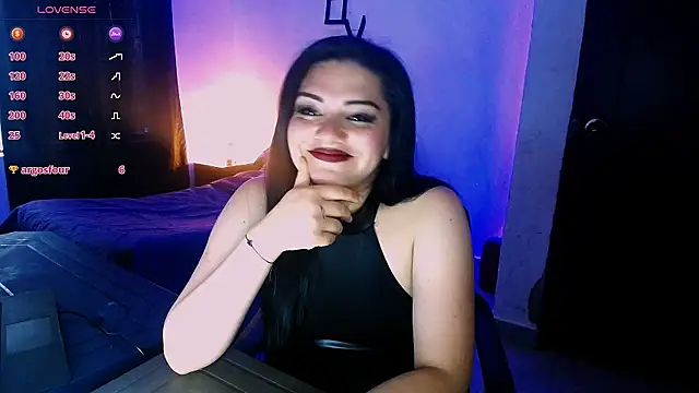 Snapshot of zoe_barclay chatting on October 13, 1:55 pm zoe barclay online show from October 13, 1:55 pm