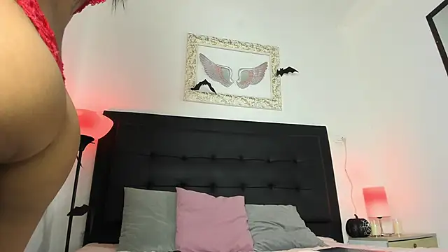 Snapshot of Nyra_18 chatting on October 18, 9:04 pm Nyra 18 online show from October 18, 9:04 pm