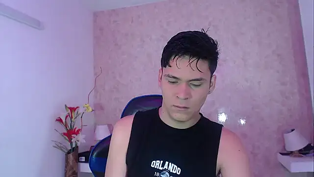 Snapshot of Aaron_Foxxx chatting on October 4, 12:03 pm Aaron Foxxx online show from October 4, 12:03 pm