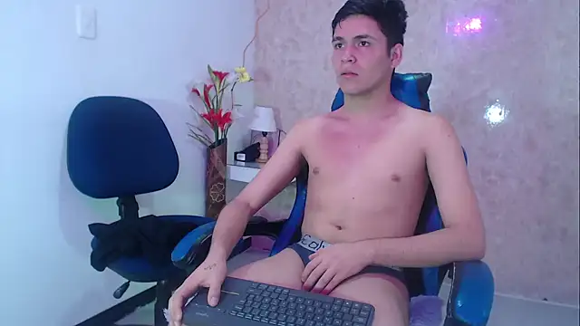 Snapshot of Aaron_Foxxx chatting on October 10, 1:10 pm Aaron Foxxx online show from October 10, 1:10 pm