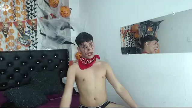 Snapshot of Aaron_Foxxx chatting on October 16, 10:55 pm Aaron Foxxx online show from October 16, 10:55 pm
