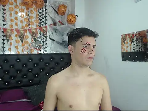 Snapshot of Aaron_Foxxx chatting on October 17, 9:39 pm Aaron Foxxx online show from October 17, 9:39 pm