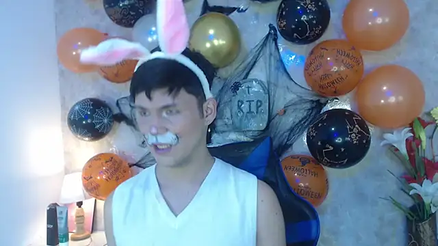 Snapshot of Aaron_Foxxx chatting on October 25, 1:40 pm Aaron Foxxx online show from October 25, 1:40 pm