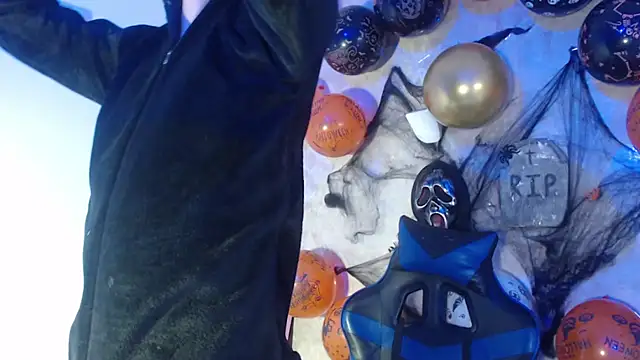 Snapshot of Aaron_Foxxx chatting on October 28, 1:36 pm Aaron Foxxx online show from October 28, 1:36 pm