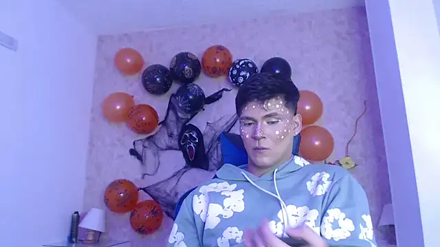 Snapshot of Aaron_Foxxx chatting on November 2, 7:16 pm Aaron Foxxx online show from November 2, 7:16 pm