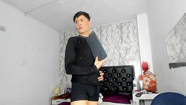 Snapshot of Aaron_Foxxx chatting on November 15, 1:47 am Aaron Foxxx online show from November 15, 1:47 am