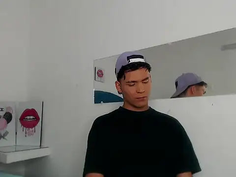 Snapshot of Aaron_Foxxx chatting on November 16, 5:29 pm Aaron Foxxx online show from November 16, 5:29 pm