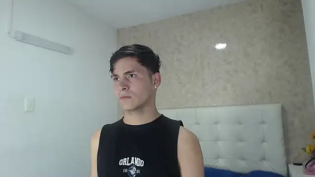 Snapshot of Aaron_Foxxx chatting on December 13, 8:25 pm Aaron Foxxx online show from December 13, 8:25 pm