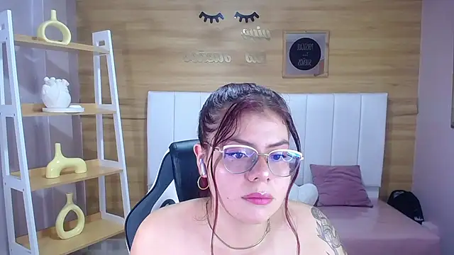 Snapshot of draviana_a_ chatting on October 9, 3:37 am draviana a online show from October 9, 3:37 am