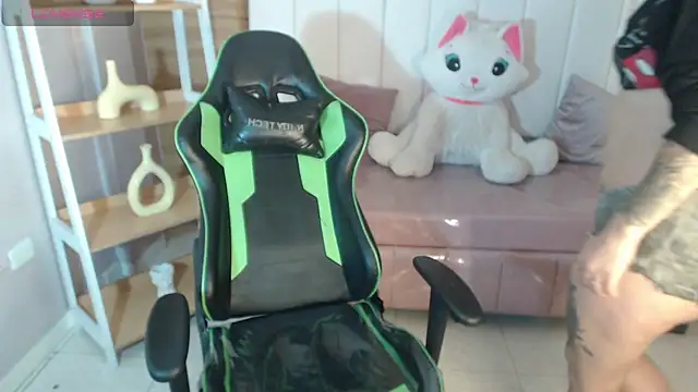 Snapshot of draviana_a_ chatting on November 14, 2:54 am draviana a online show from November 14, 2:54 am