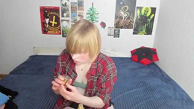 Cattie w  online show from March 10, 1:10 am