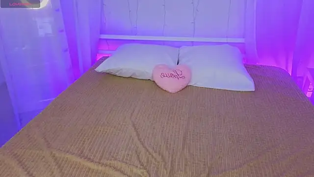 Snapshot of _Amelia_Shine_ chatting on October 8, 10:13 am Amelia Shine online show from October 8, 10:13 am