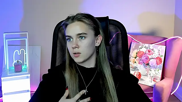 JuneWoods online show from October 4, 10:35 am