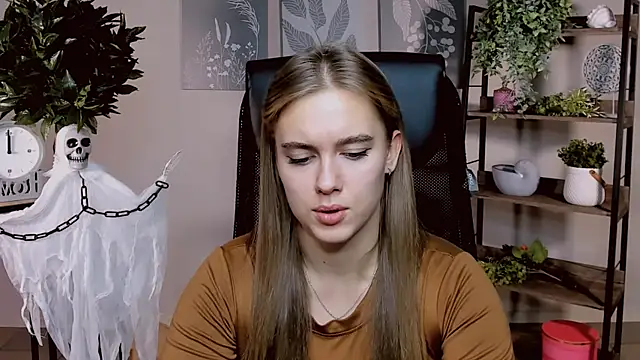 JuneWoods online show from November 8, 11:43 am