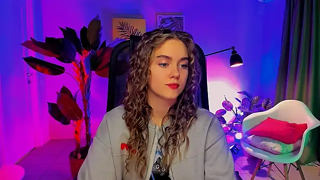 JuneWoods online show from November 22, 10:25 am