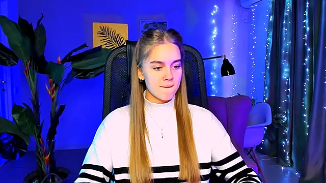 JuneWoods online show from December 15, 6:28 am