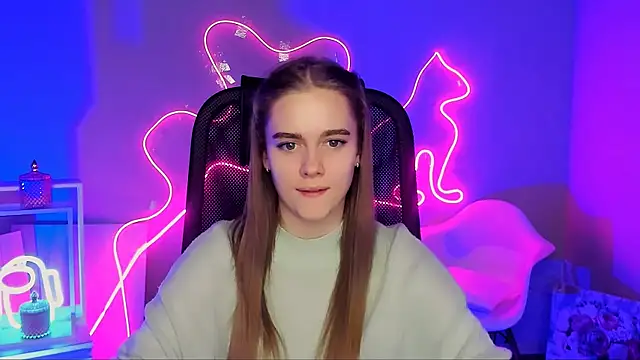 JuneWoods online show from February 20, 3:34 pm