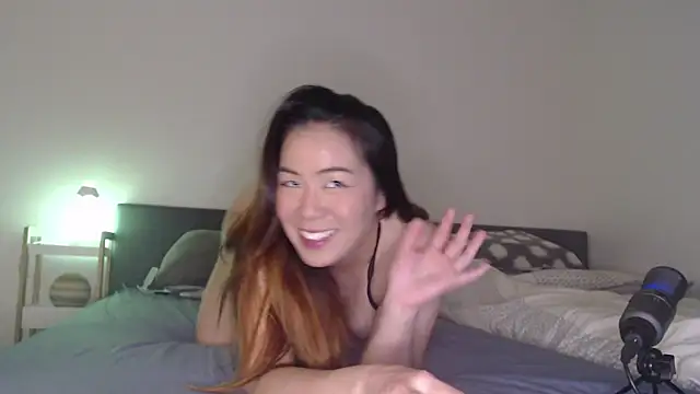 Snapshot of blueburrypie chatting on October 14, 12:50 pm blueburrypie online show from October 14, 12:50 pm