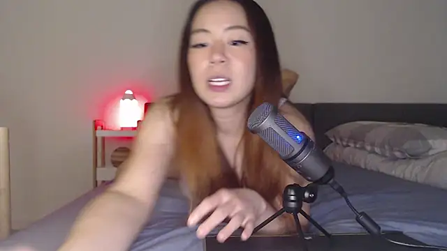 Snapshot of blueburrypie chatting on October 16, 2:18 pm blueburrypie online show from October 16, 2:18 pm