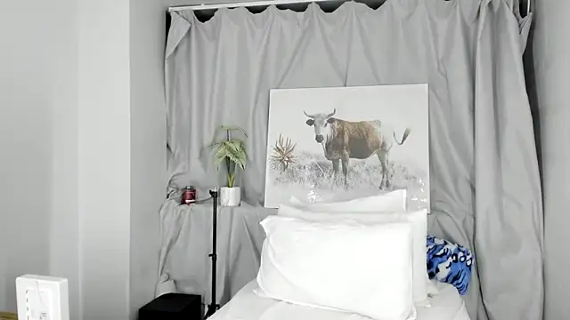 ConnieSmall24 online show from October 21, 12:33 am