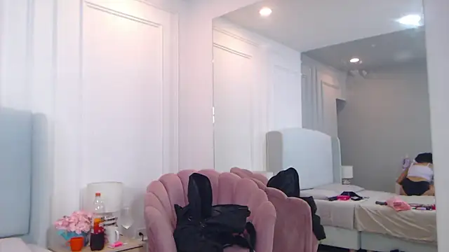 ChantalGarner online show from October 17, 1:25 pm