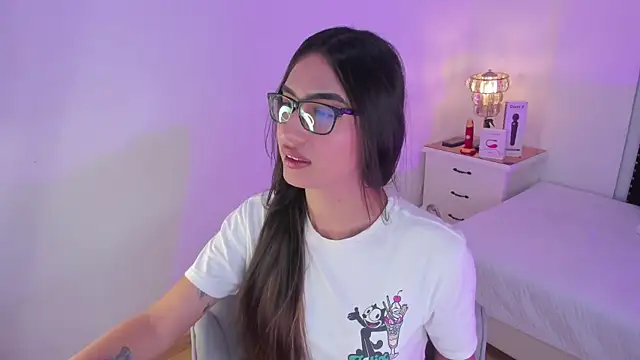 Snapshot of cherrylady_02 chatting on October 5, 2:04 pm cherrylady 02 online show from October 5, 2:04 pm