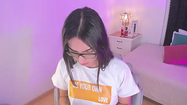 Snapshot of cherrylady_02 chatting on October 6, 12:02 pm cherrylady 02 online show from October 6, 12:02 pm