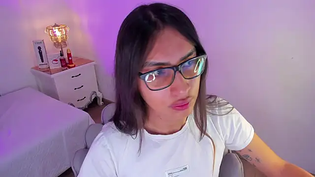 Snapshot of cherrylady_02 chatting on October 23, 1:10 pm cherrylady 02 online show from October 23, 1:10 pm