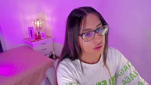 Snapshot of cherrylady_02 chatting on November 6, 11:55 am cherrylady 02 online show from November 6, 11:55 am