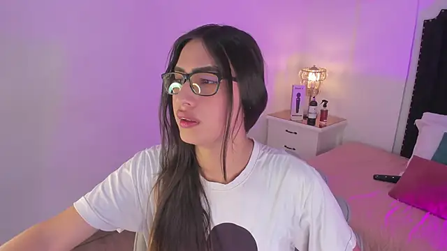 Snapshot of cherrylady_02 chatting on November 20, 1:33 pm cherrylady 02 online show from November 20, 1:33 pm