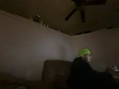 Snapshot of ThrowedWorldWide chatting on November 13, 1:21 pm ThrowedWorldWide online show from November 13, 1:21 pm