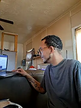 ThrowedWorldWide online show from December 3, 2:37 pm