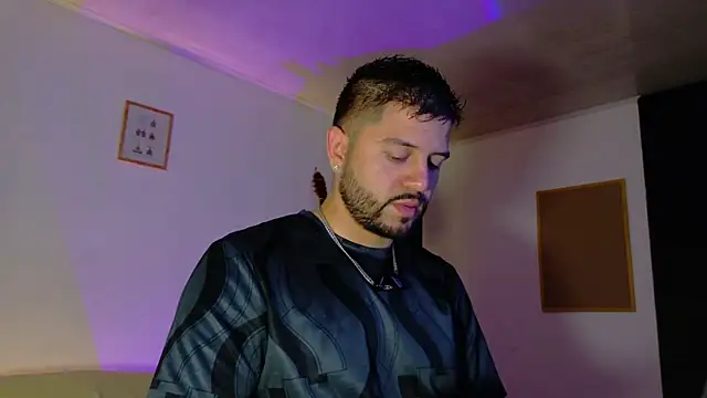 Snapshot of TomSloam chatting on November 14, 10:40 pm TomSloam online show from November 14, 10:40 pm