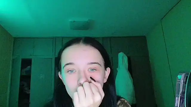 Emilia Light online show from December 5, 7:06 am