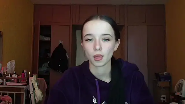 Emilia Light online show from April 21, 1:28 pm