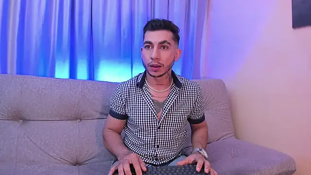 Snapshot of Taylor_Lewiis chatting on October 3, 3:58 am Taylor Lewiis online show from October 3, 3:58 am