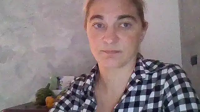 Snapshot of GoldenAngelMilf chatting on October 18, 12:28 pm GoldenAngelMilf online show from October 18, 12:28 pm