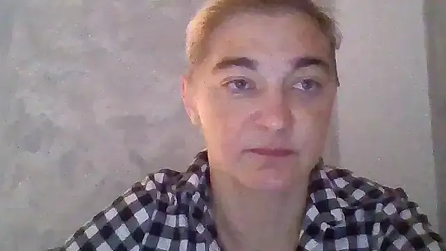 Snapshot of GoldenAngelMilf chatting on October 20, 7:20 am GoldenAngelMilf online show from October 20, 7:20 am