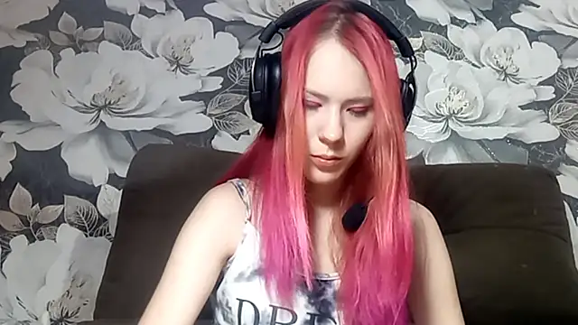 LiaCusson online show from October 20, 5:35 pm