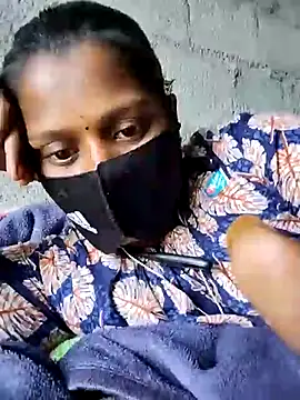 Snapshot of Tamil_Hot_Sandy chatting on December 4, 4:44 am Tamil Hot Sandy online show from December 4, 4:44 am