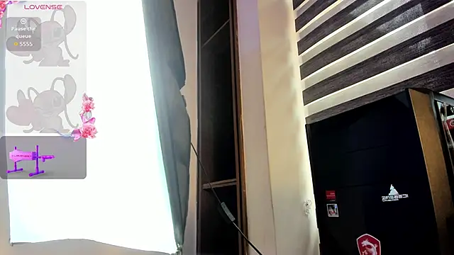 Caroline Millerr online show from November 24, 8:08 pm