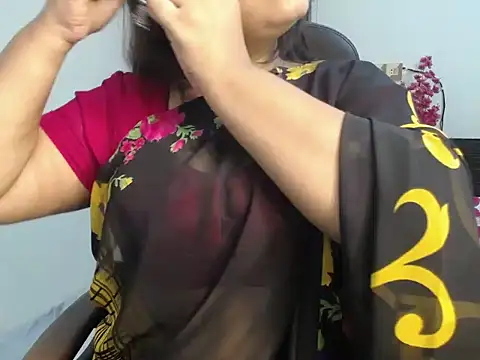 Queen Homaira online show from November 3, 3:41 am