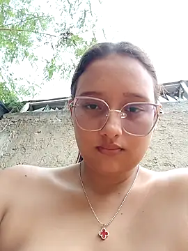 Snapshot of young_dairy01 chatting on October 11, 12:47 pm young dairy01 online show from October 11, 12:47 pm