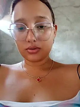 Snapshot of young_dairy01 chatting on October 14, 12:28 pm young dairy01 online show from October 14, 12:28 pm