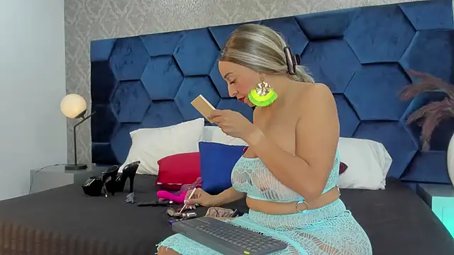 Angelina Roa online show from January 15, 3:27 pm