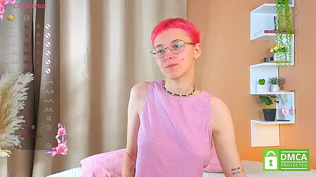 Snapshot of Sharlikiss chatting on September 28, 3:17 pm Sharlikiss online show from September 28, 3:17 pm